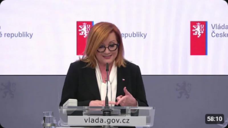 ⬜️🟥🟦 Sledujete přímý přenos tiskové konference po jednání vlády 4. května 2026.