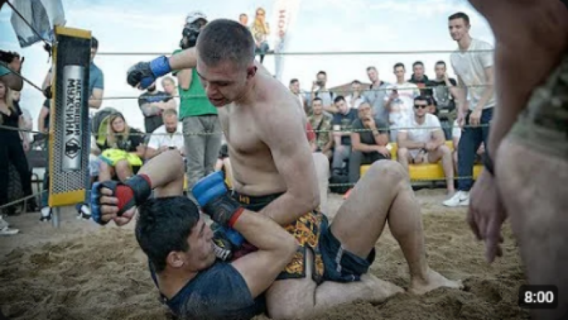 Фанат UFC против Бойца Без Правил